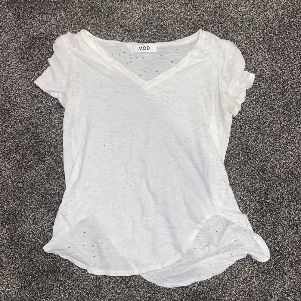 Basic tee. Great to pair with anything.